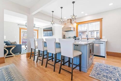 Family-friendly 4BR Near UNI for an Easy Group Stay