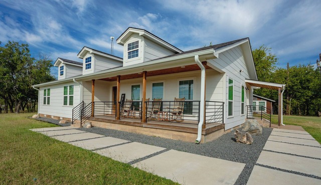 Farmhouse Charm - Waco/Magnolia/Baylor