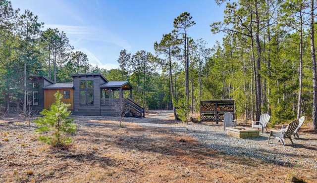 Fire Pit, Deck! Modern Tiny Home in Piney Woods