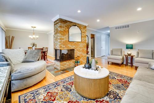 Fire Pit & Yard: Family Home in Farmington Hills!