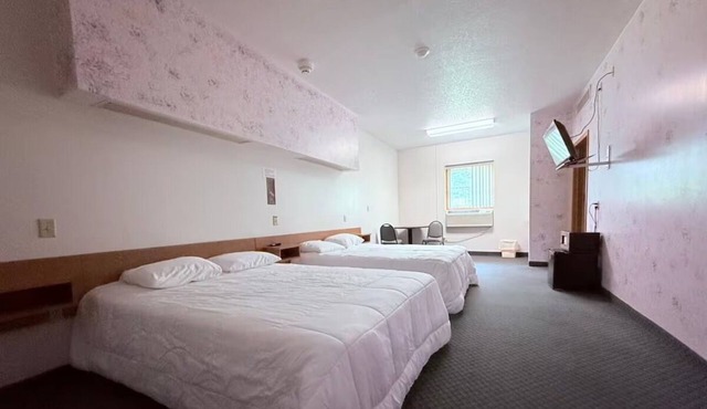 Four Charming Royal-Style Rooms Perfect for Road Trips + Free Parking
