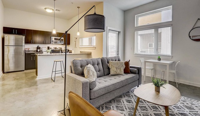 FRONTDESK RM - West Apts, River Market Dist, Kansas City