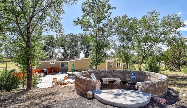 Fun, Fun, Fun! Great Value! Amazing Fire-Pit, Hot Tub, Views!