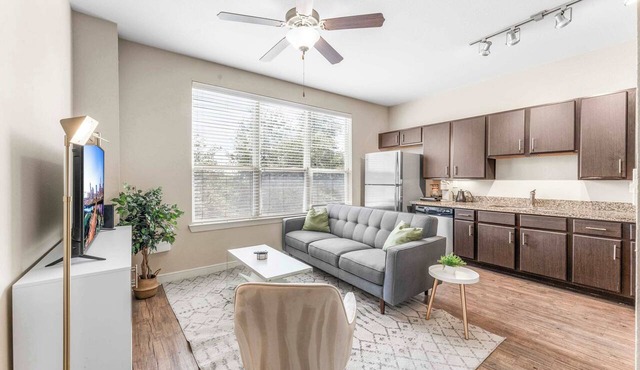 Fun SoCo 1BR King Suite w/GymPickleballLaundry