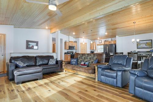 Game Room & Dock: Lakefront Park Falls Getaway