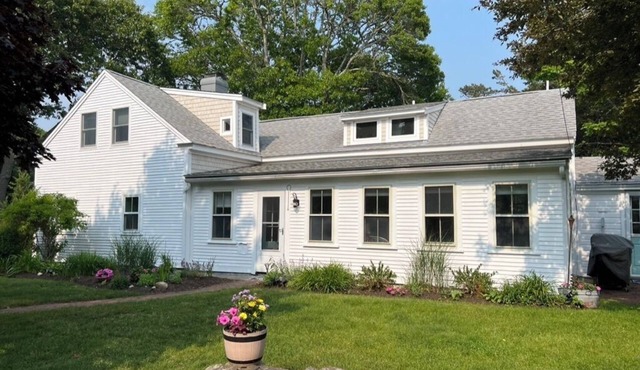 Gently Remodeled Antique Great for 2 or 3 Families - 7/10ths to Beach