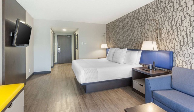GLō Best Western Toronto Mississauga Corporate Centre in Mississauga