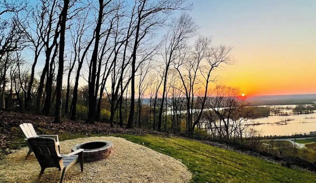 Glamping on the Ridge / HOT TUB / Sleeps 4