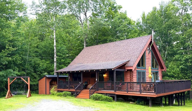 Gold Medal Family Retreat- Deck-Pvt. Hot Tub -Clubhouse Pool, Game Room