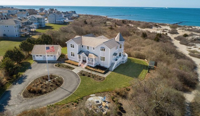 Gorgeous Beachfront Home on Sand Hill Cove, sleeps 10