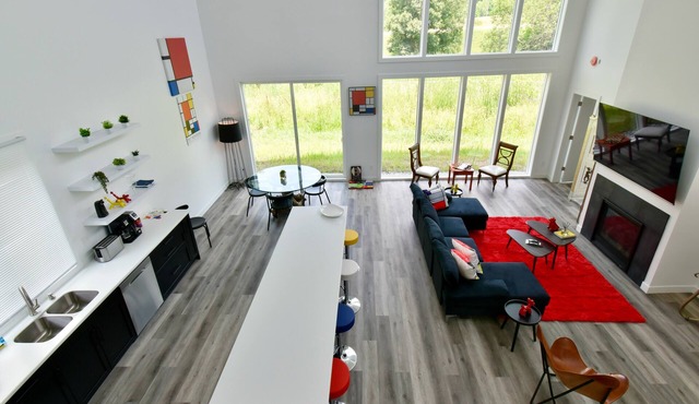 GORGEOUS MODERN HOUSE VERY STYLED FAMOUS WAYZATA