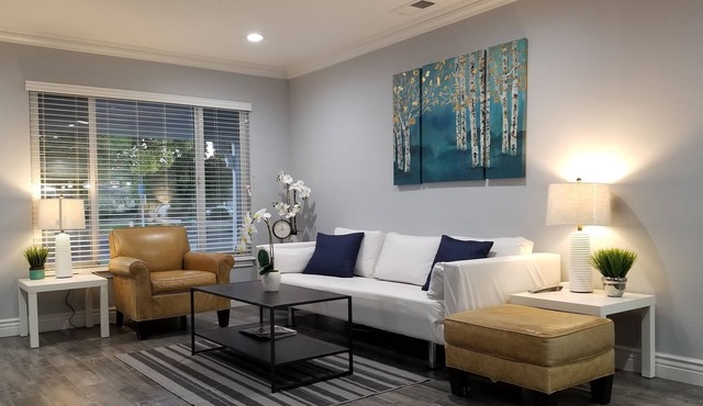 GORGEOUS REMODELED HOUSE - 4 BED/ 3 BTH