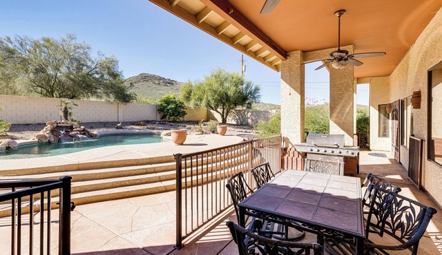 Groups Welcome! Home w/Pool + Patio in N Phoenix in Phoenix