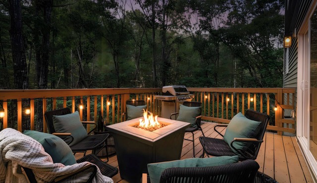 Guests Rave! Modern Shenandoah Retreat | 4BR w/2 King Suites | Free Pool Access