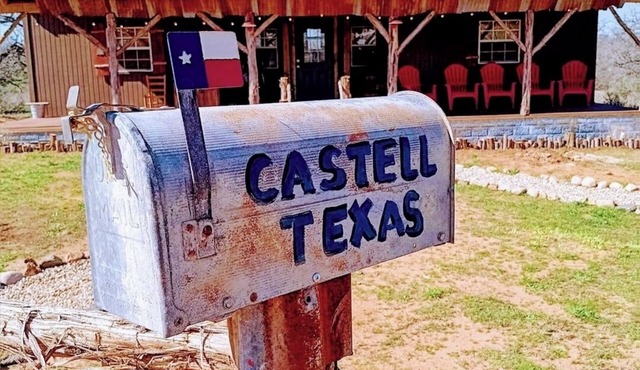Happy Trails - Cabin in Texas Hill Country near the Llano river!