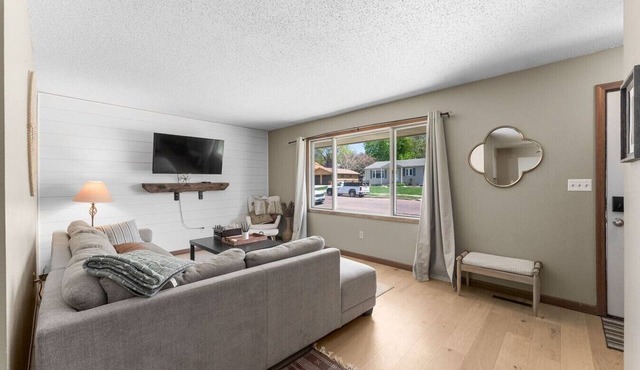Heartland Haven: A 4-Bed Delight in Sioux Falls