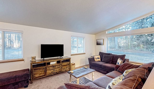 Hike, Golf & Fish: Outdoorsy Retereat Near Tacoma
