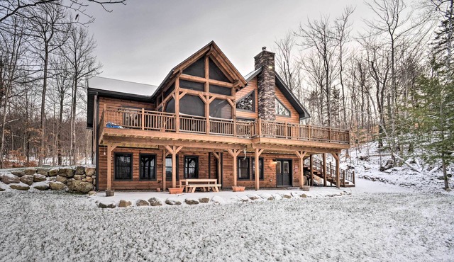 Hike, Ski & Swim: Luxury Cabin on Silver Lake!