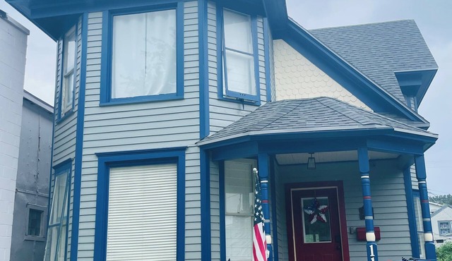 Historic 1895 Queen Anne Victorian that is 131 years young