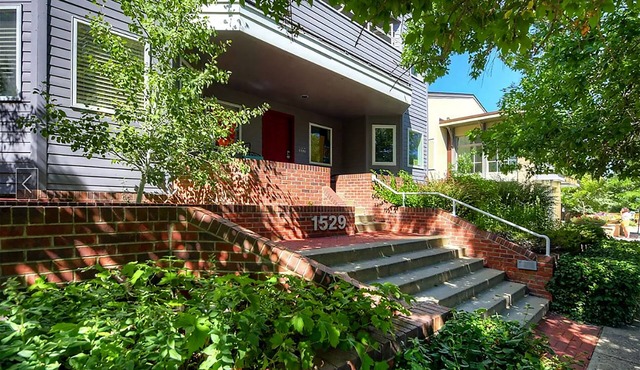 HISTORIC DOWNTOWN 2 Bdrm, 2 Bath, Rooftop Deck, Mtn View, 1 block Pearl St Mall