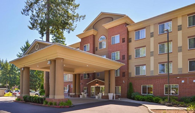 Holiday Inn Express & Suites Lacey - Olympia by IHG