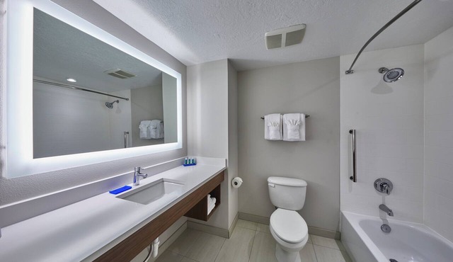 Holiday Inn Express Hotel & Suites Medford-Central Point by IHG in Central Point