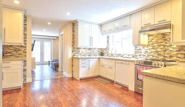 🌺Home away from home! Entire 🏡 Large 2 floor 5 bedroom home ,free parking