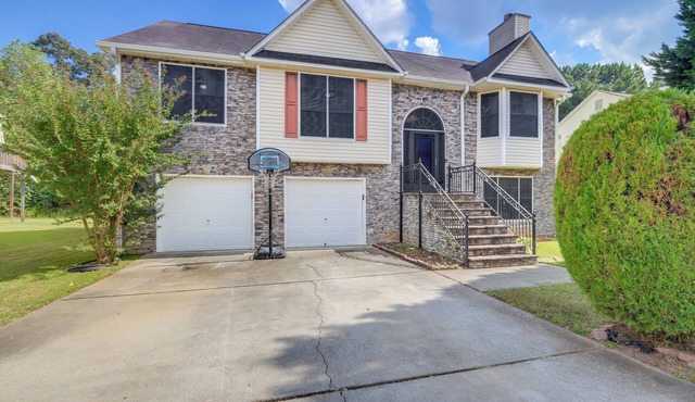 Home w/Dog-Friendly Yard in Quiet Atlanta Suburb