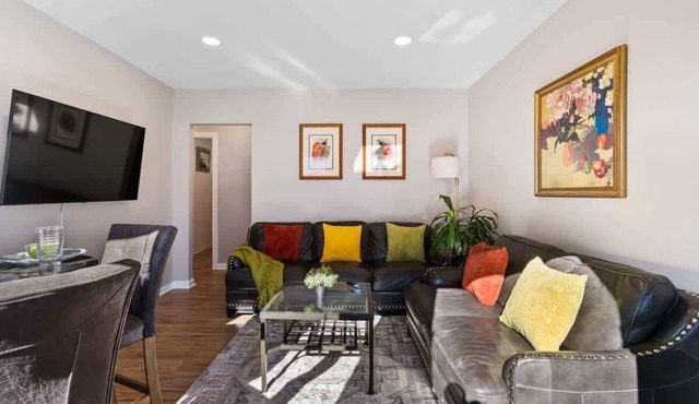 Homey 4BR w Parking, near NYC in Hackensack