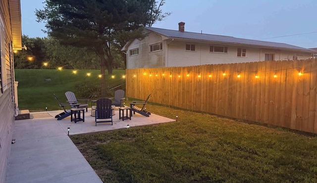 Hooks & Honkers Hideout - Cozy 2BR Retreat Near Mississippi River!
