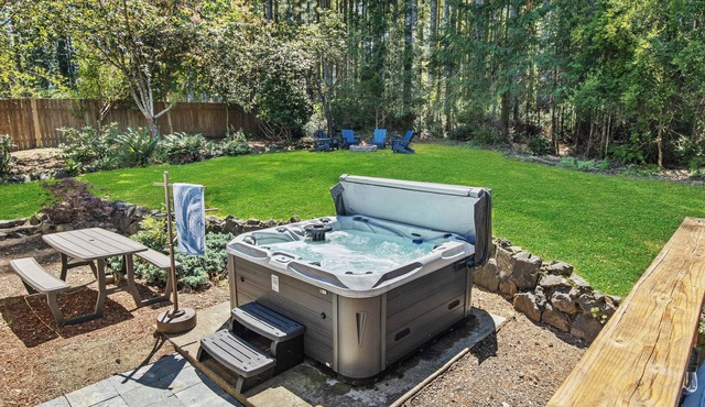 Hot Tub + Game Garage. Peaceful 1 Level Lake Limerick Retreat with Firepit.