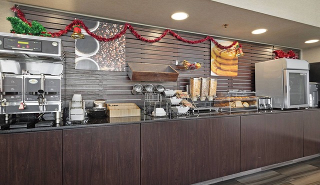 Howard Johnson by Wyndham Sacramento Downtown