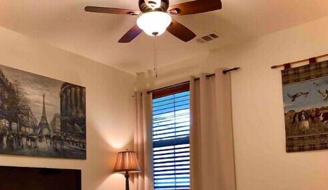 Independent Guest Room A with Net TV for Short Stay In A Single Family House