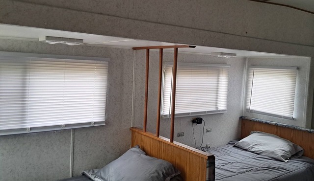 Jayco 1 queen 2 doubles lots of living space AC furnace wifi 2tvs fridge stove