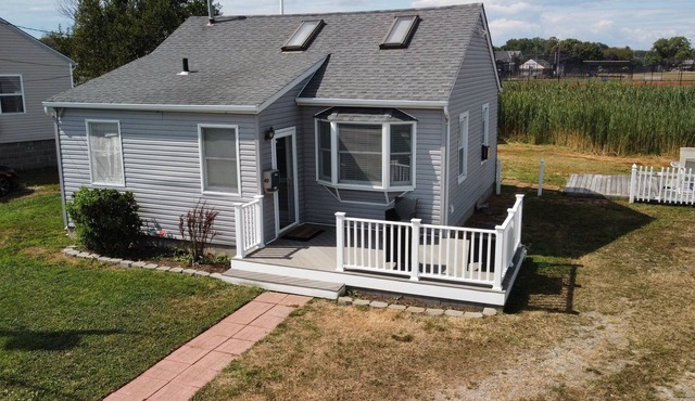 Joyful Beach House, viewing The Great South Bay