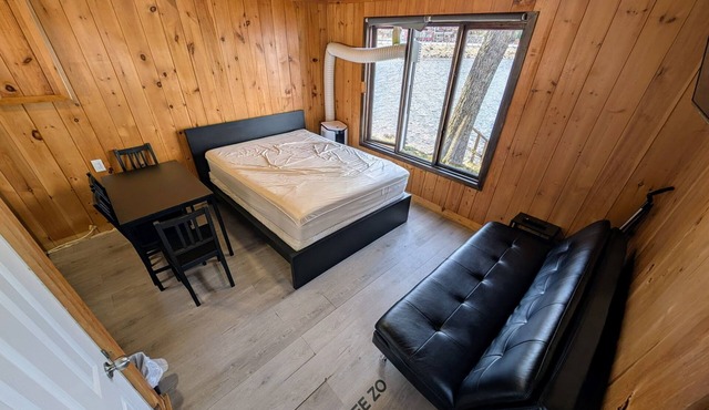 KAYAKS * CANOE * PADDLE BOARDS * WIFI * SATELLITE TV in Algonquin highlands