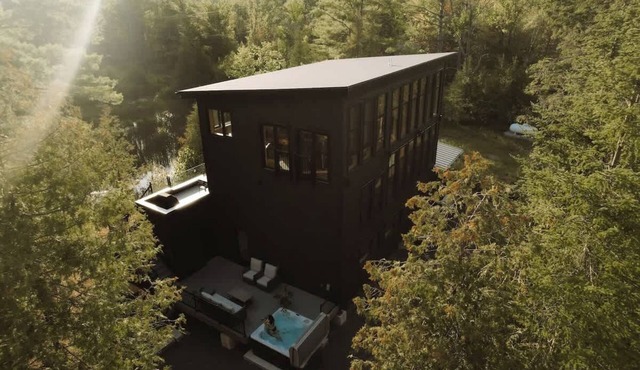 Killarney Point Lake House in Calabogie