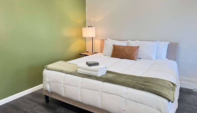 KING BED -THE URBAN NEST-
