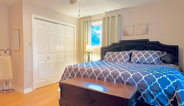 KingBed,Sleeps10+,SmrtTV,BBQ,Gym,FireTable,FullKitchen. All in walking distance. in Goderich