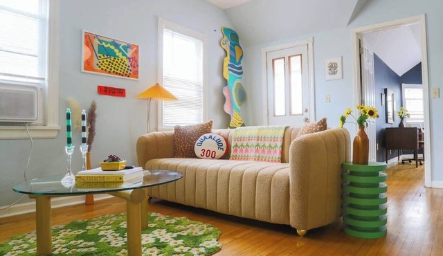 KK Upper · 2BR Sunny Upper in Prime Bay View - w/Parking
