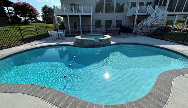 Lake Anna Waterfront Retreat Private Pool, Spa & Game Room Sleeps Large Groups