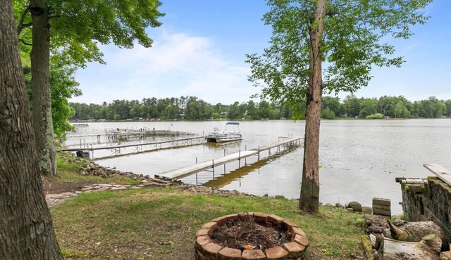 LAKE FRONT! WaterToys! Private Dock! Firepit|Grill