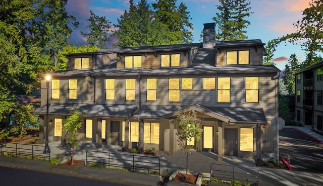 Lake Oswego Quiet Ground Level Condo Private Entrance - Pet Friendly!