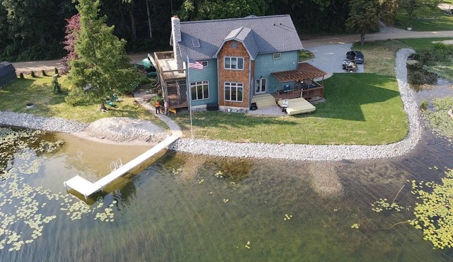Lakefront 270 view, beach, hot tub, wineries! JUNE 9-13 still available