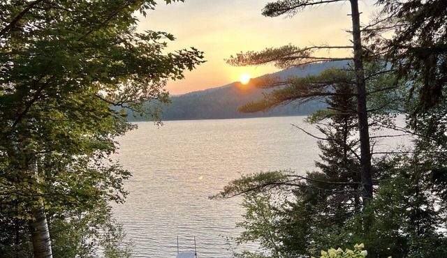 Lakefront 4BR3BA Modern Family Retreat-Private Dock, Firepits, DOGS OK