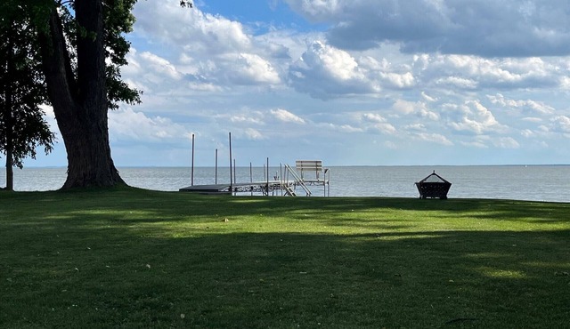 Lakefront Cottage on Lake Winnebago-18 minutes from the EAA grounds