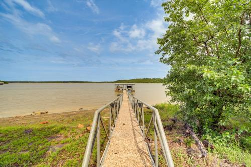 Lakefront Eufaula Vacation Rental w/Private Dock