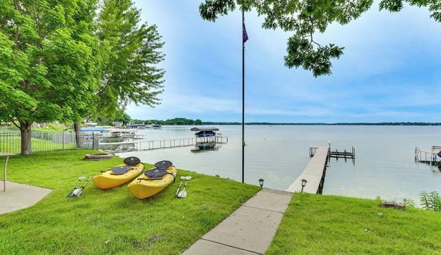 Lakefront Getaway w/ Several Extra Amenities