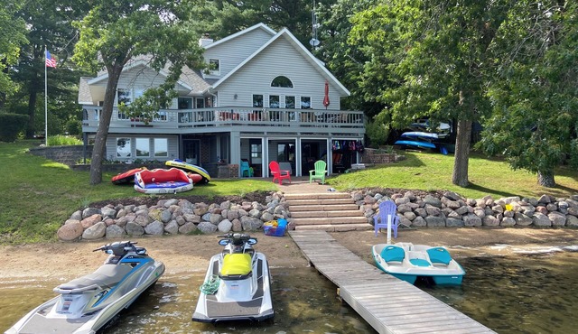 Lakefront, Sandy Beach, 4000 sq ft-sleeps 16, 6+ BR,3.5 bath-Pontoon Waverunner