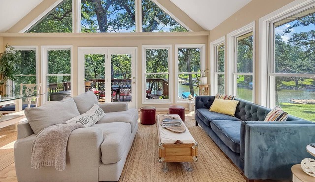 Lakefront weekends, golf & room for the whole crew in Panora